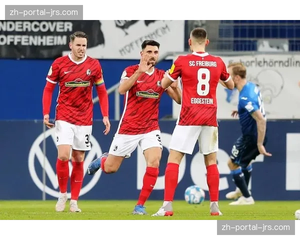 即时花絮:德甲吉祥物互动环节,小球迷中场射门击中横梁赢得满堂彩 即时花絮:德甲吉祥物互动环节,小球迷中场射门击中横梁赢得满堂彩